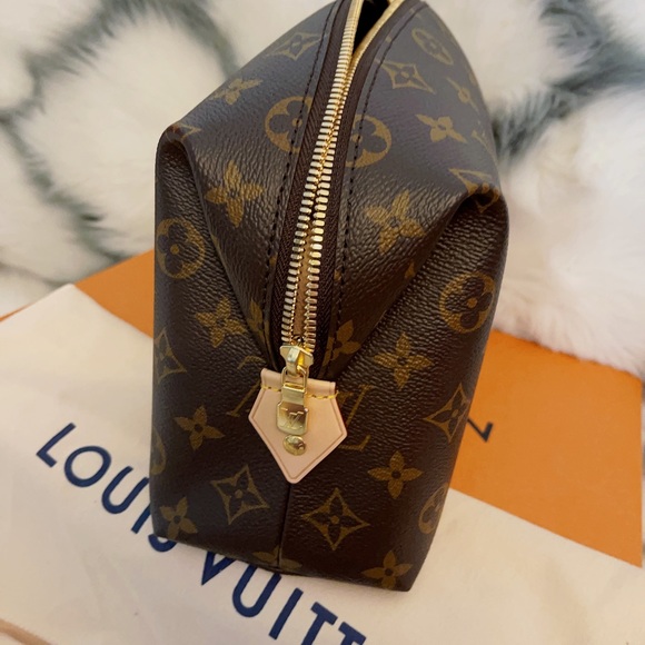 Authentic brand new LV cosmetics bag with dust bag and box - Picture 7 of 8